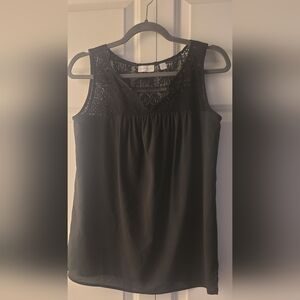 Womens SIZE MEDIUM.NEW YORK & COMPANY BLACK WITH LACE DETAIL TANK TOP